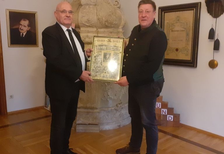 Alte Gefallenen-Gedenktafel &bdquo;gerettet&ldquo;