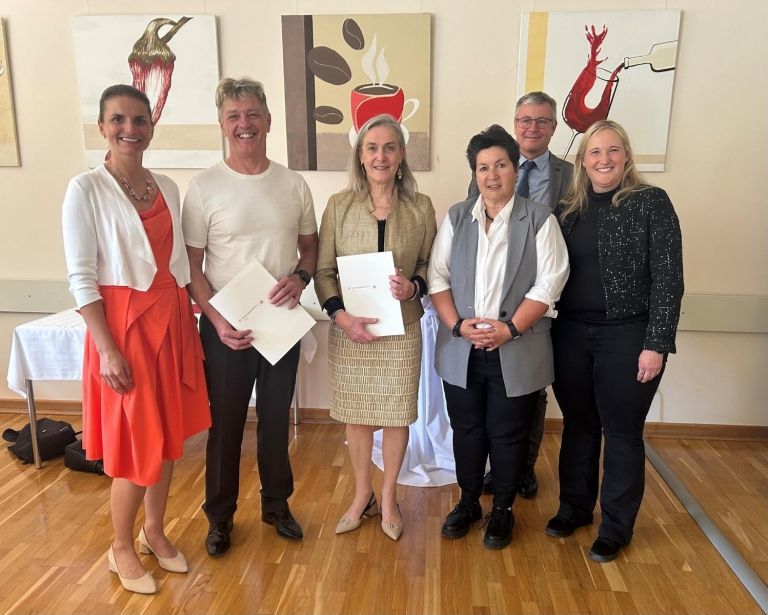 Langj&auml;hrige Schul-Direktorinnen und Direktoren verabschiedet