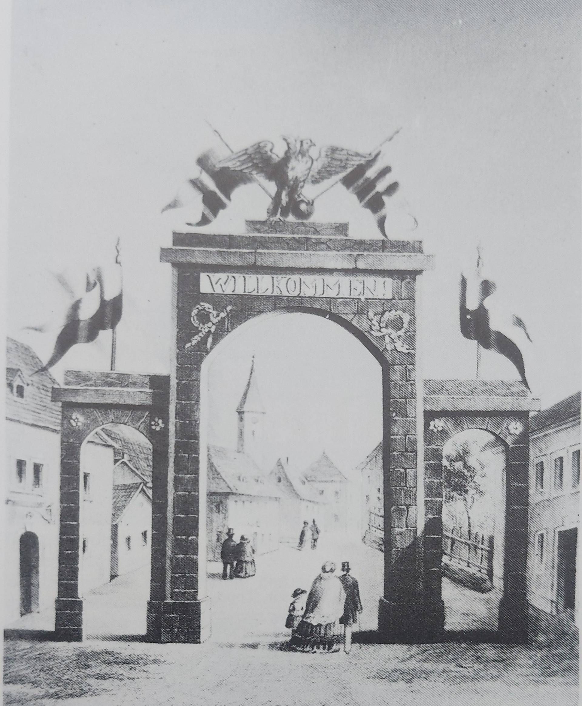 Sogenannte &bdquo;Triumpfpforten&ldquo; bzw. &bdquo;Ehrenpforten&ldquo; wurden in vielen Orten, an denen das junge Kaiserpaar vorbeikam, zur festlichen Begr&uuml;&szlig;ung errichtet.