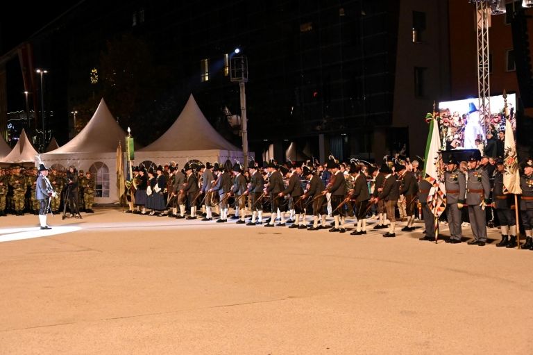 Gro&szlig;er Zapfenstreich mit Teilnehmern aus Anras
