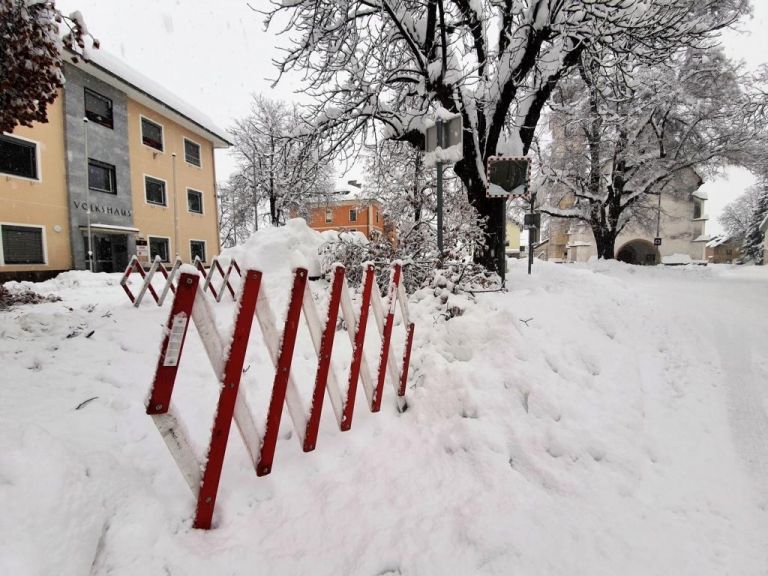 Vorsicht vor Dachlawinen und Schneebruch