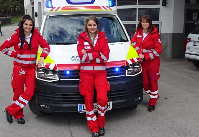 Schwesterliches Trio engagiert sich beim Roten Kreuz