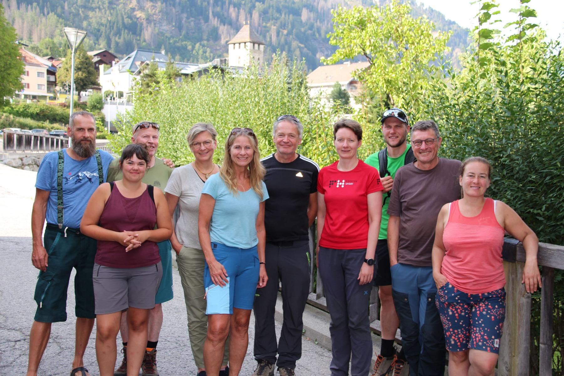 Abschluss der Expedition in Winklern vlnr: Lea Sophie Riedl, Susanne K&uuml;hne / Robert Kolbitsch, Ernst Rieger, Barbara Pucker, Wolfgang Grillitsch, Monika Auinger, Marco Schiefer, Michael Jungmeier, Liliana Dagostin - Foto: Thomas Suntinger