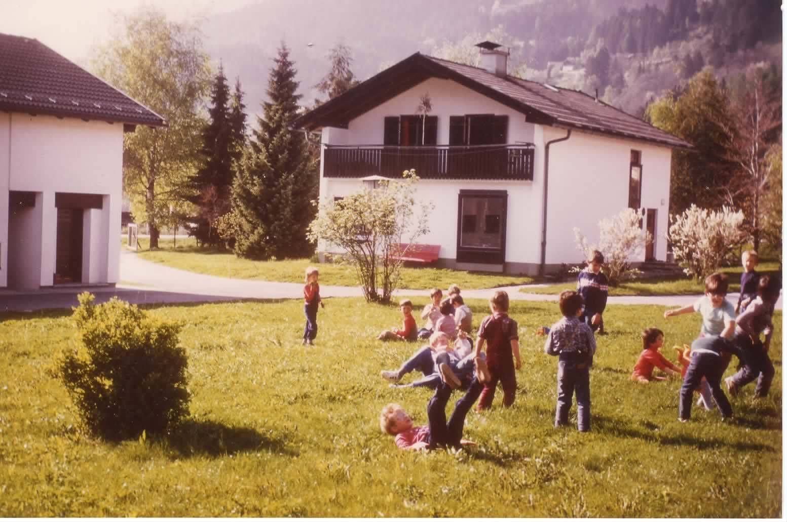 Hier spielen die Kinder im Jahr 1965 (c) Dina Mariner
