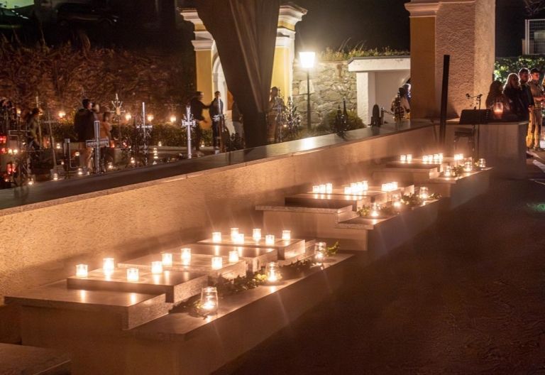 Licht und Segen f&uuml;r neuen Urnenfriedhof 