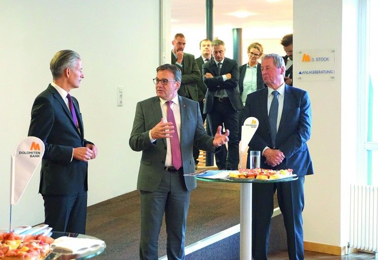 Tiroler Landeshauptmann zu Besuch in der DolomitenBank