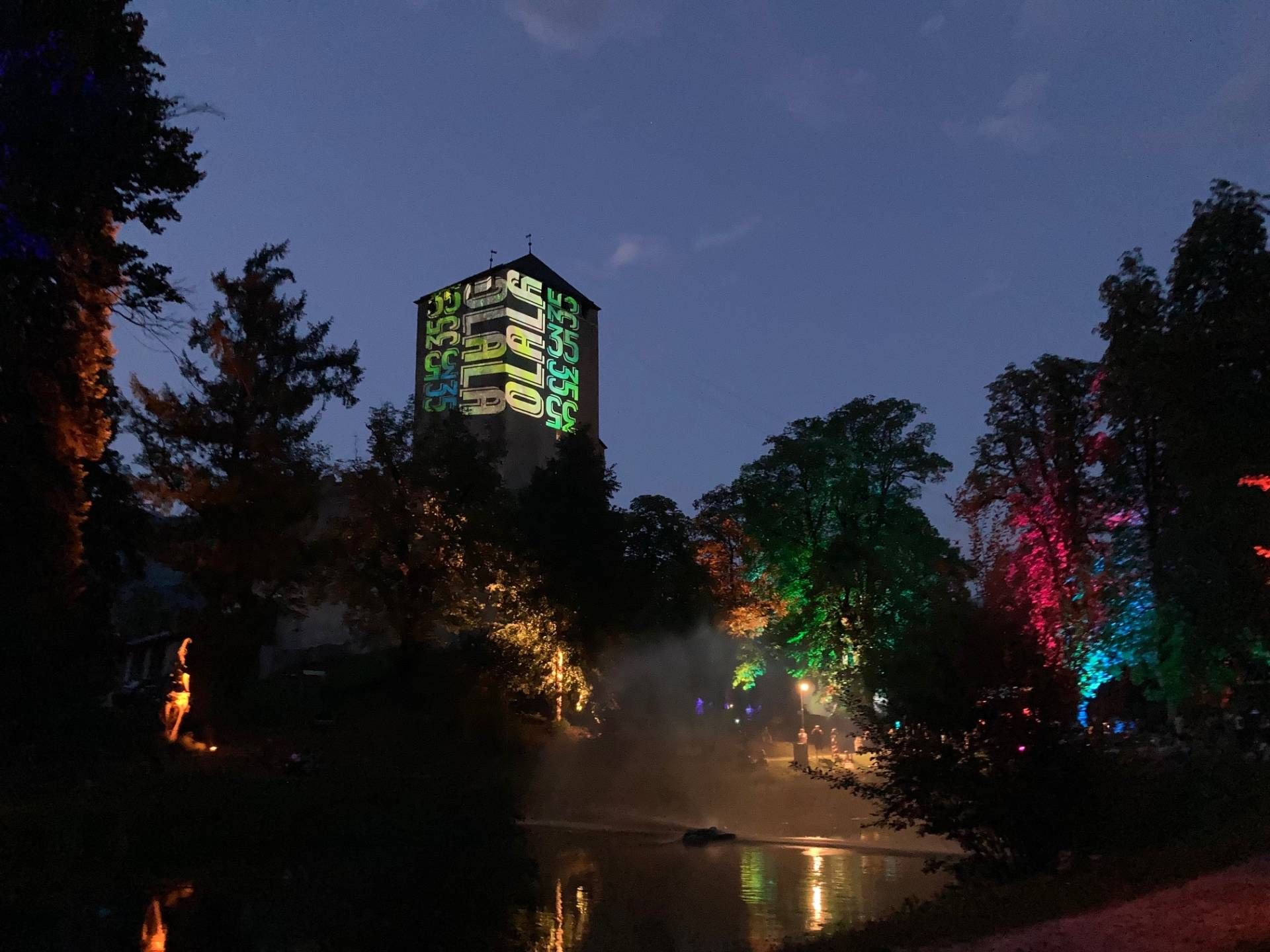 Lichtinstallationen bei Olala Magica rund um Schloss Bruck. Foto: Stangl