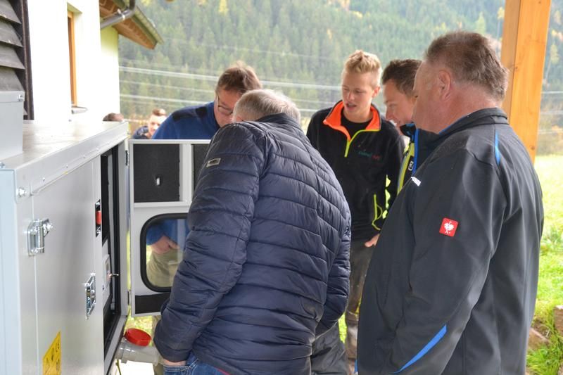 Bei der Probe-Inbetriebnahme war das Interesse gro&szlig;.