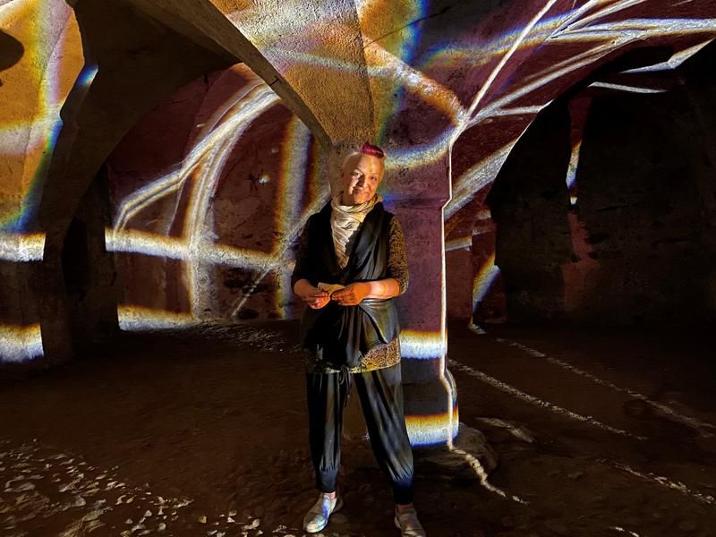 Die &bdquo;Lichtinterventionen&ldquo; von Victoria Colen (Wien) sind abends an den Mauern des Stiftes zu sehen, tags&uuml;ber auch im Gew&ouml;lbekeller des Stiftes und in der Stiftskirche.