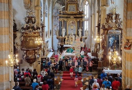  Familien f&uuml;llten den Gailtaler Dom