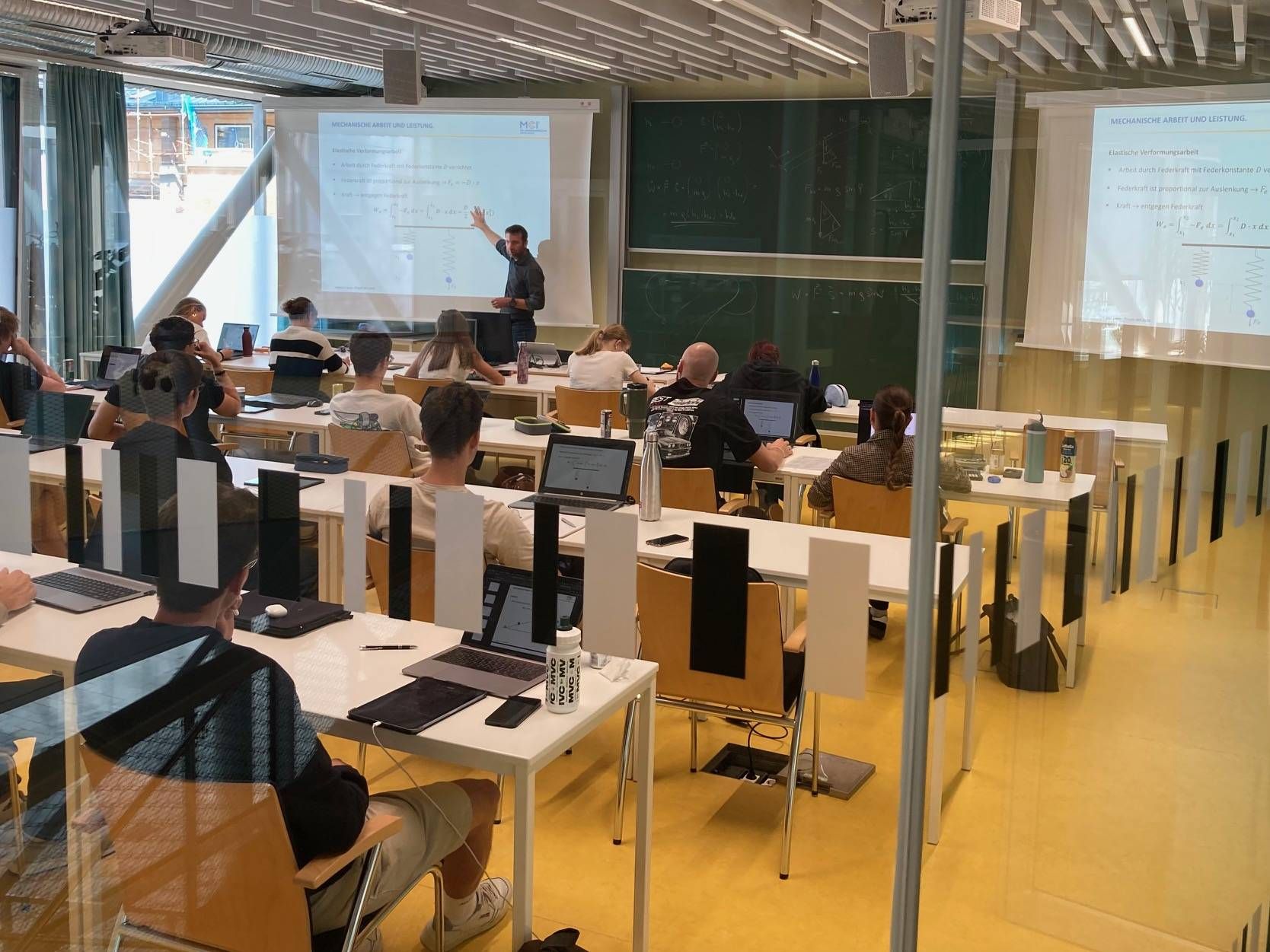 Der Unterricht f&uuml;r die neuen Erstsemester hat bereits begonnen. Foto: Stangl