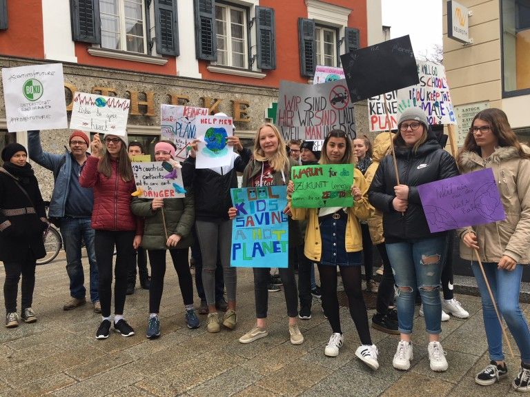 Lienzer Sch&uuml;lerInnen demonstrieren f&uuml;r Klimaschutz