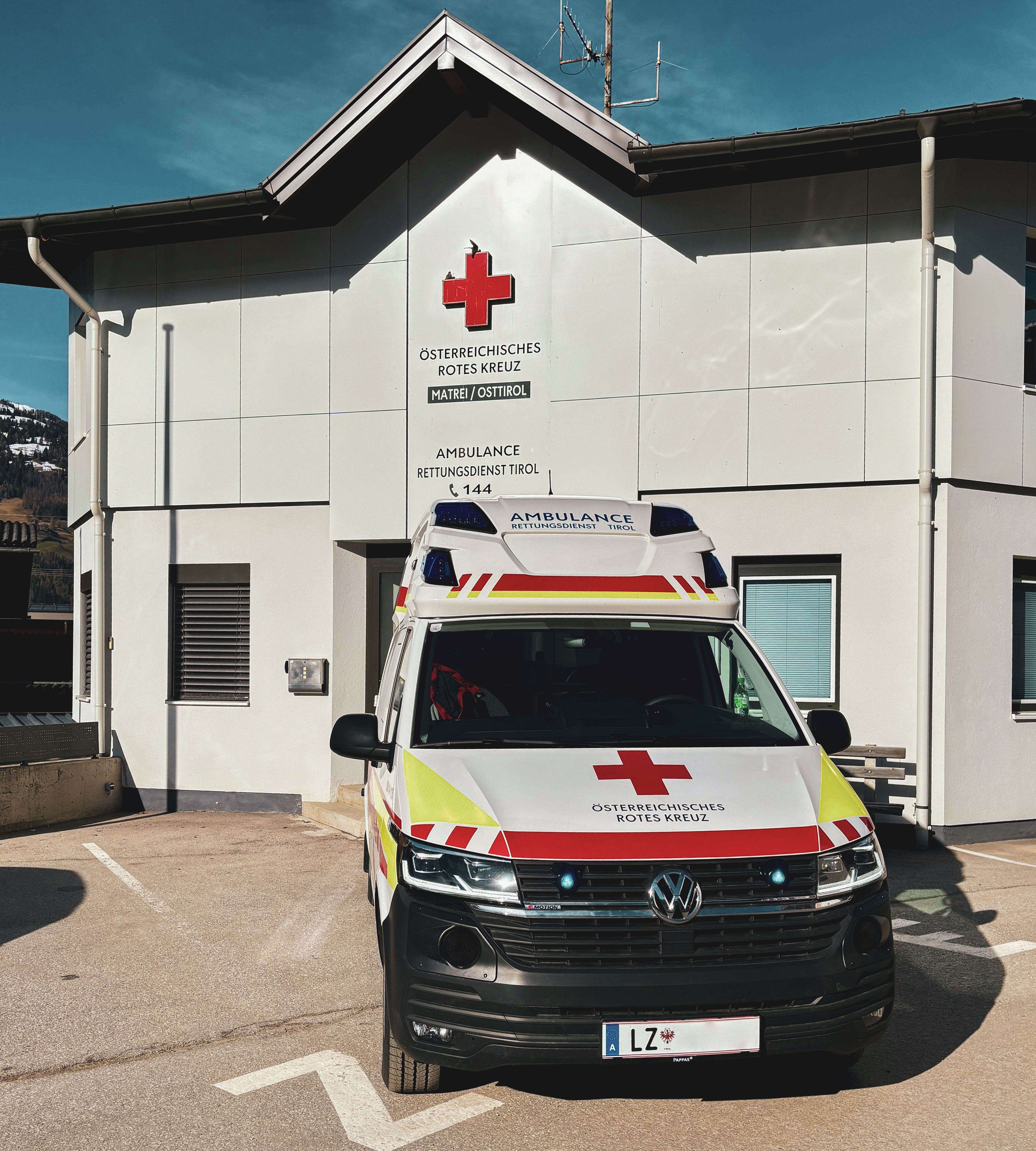 Ortsstelle Matrei in Osttirol. Das neue erhaltene Fahrzeug f&uuml;r die &Ouml;RK Ortsstelle in Matrei.
