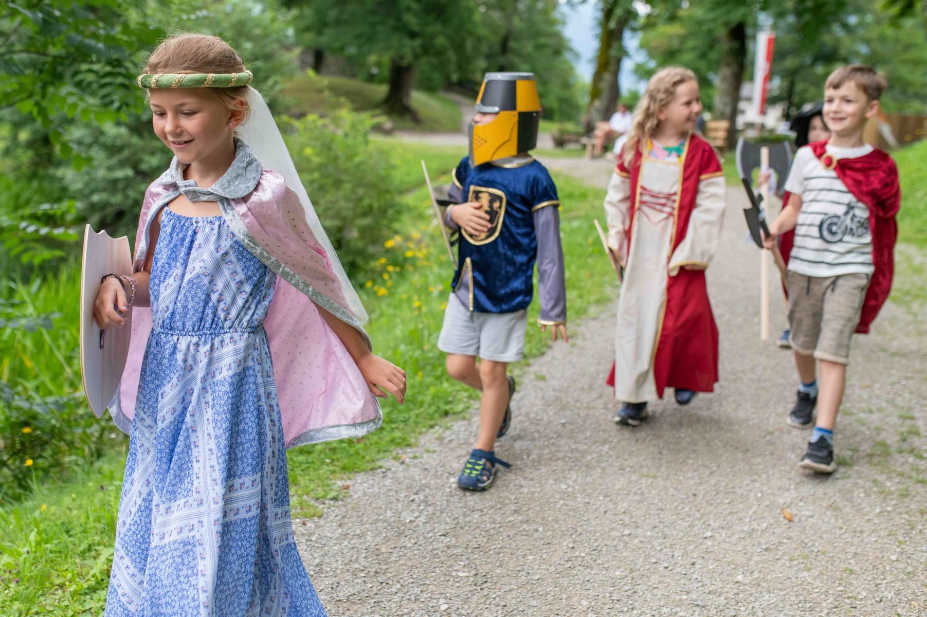 Prinzessin und Gefolge  - KIDSDAY auf Schloss Bruck Foto: Markus Mayr