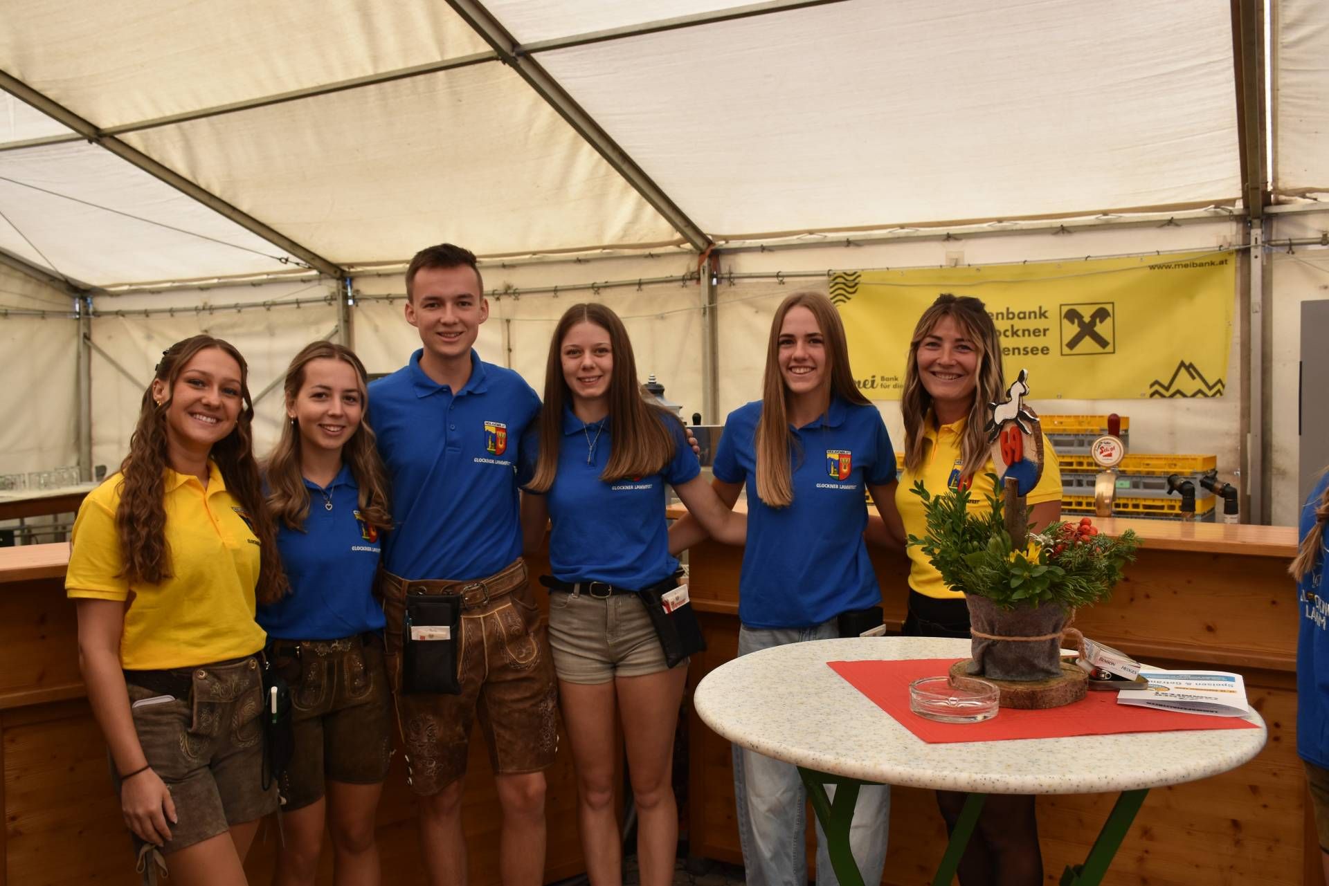 Zwei Wochen dauerten die Vorbereitungen f&uuml;r das Glocknerlammfest, alle Vereine von Heiligenblut legten mit Hand an. Auch an jungen Helfern mangelte es nicht.