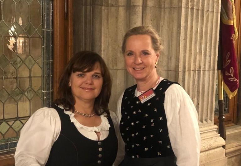 Ballgefl&uuml;ster am Tirolerball