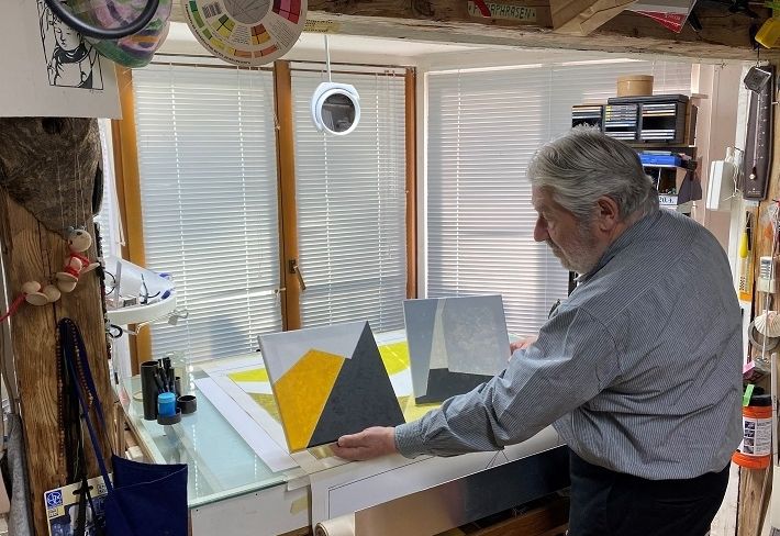 Gerhart Weihs zeigt einen &bdquo;L&auml;ngsschnitt&ldquo; seiner Arbeiten