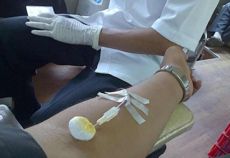 Corona: Antik&ouml;rpertests durch Blutspenden