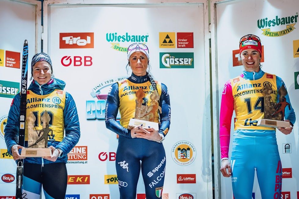 Die Siegerin Alice Candlini flankiert von zwei &Ouml;sterreicherinnen, Foto: Expa Pictures
