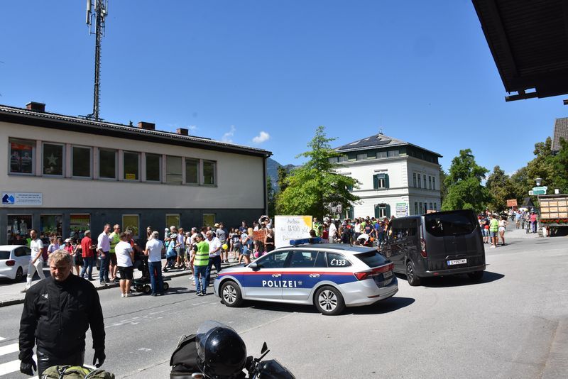 Rund 300 Teilnehmer nahmen an der Kundgebung in Greifenburg teil.