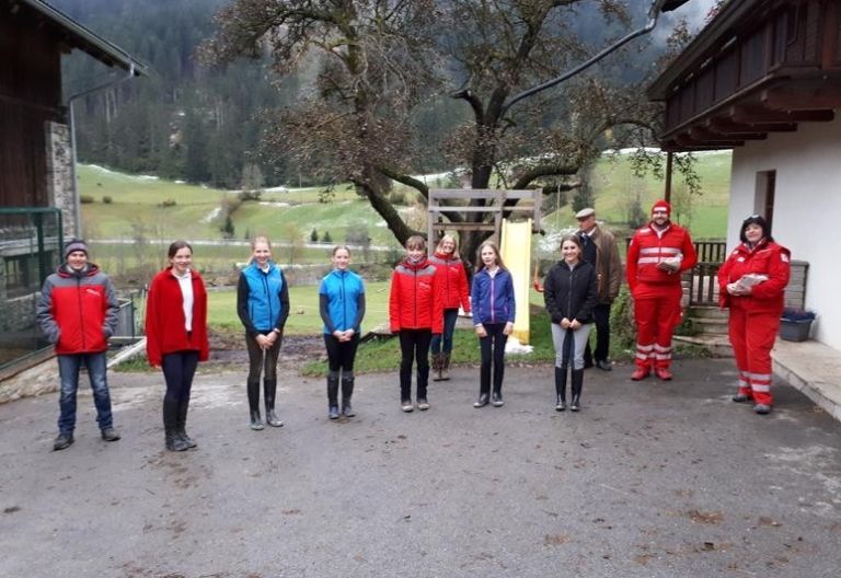 Wei&szlig;e Fahne hoch zu Ross