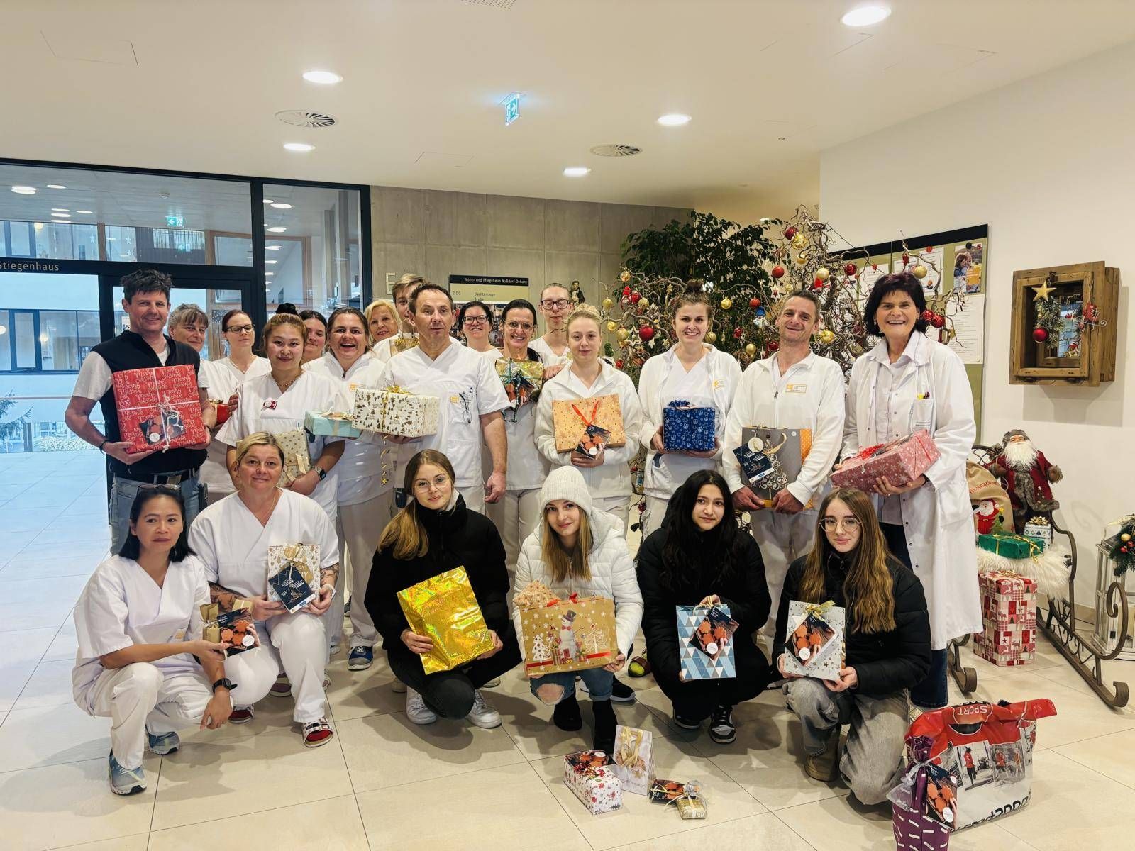 Geschenk&uuml;bergabe im Wohn- und Pflegeheim Nu&szlig;dorf-Debant Foto: RegionsManagement Osttirol